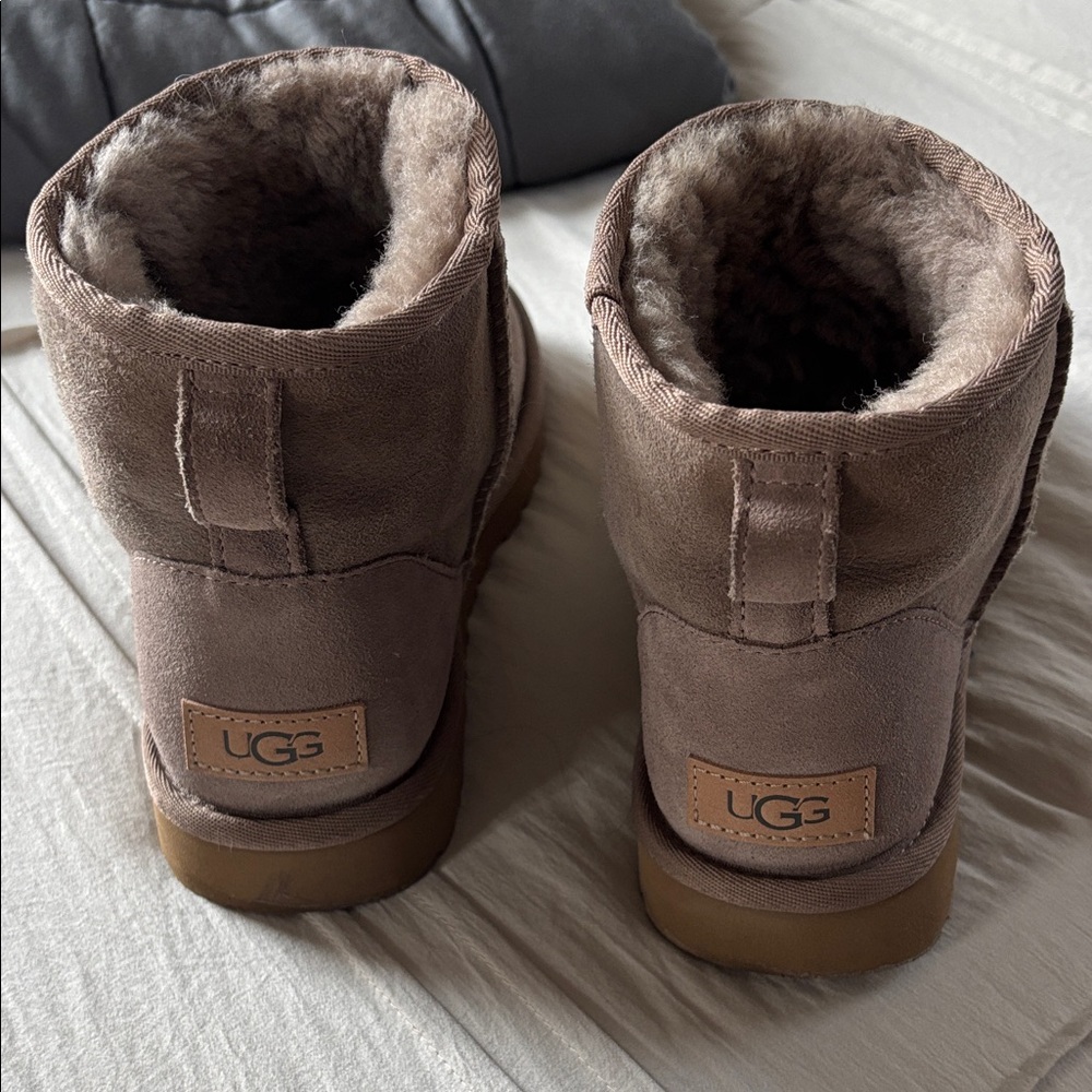 UGG Classic Mini - image 4